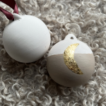 keramieke kerstbal met maanstand