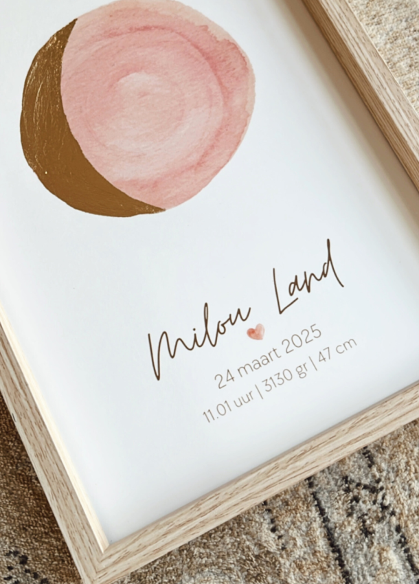 maanstandposter in kleur zalm met naturel lijst